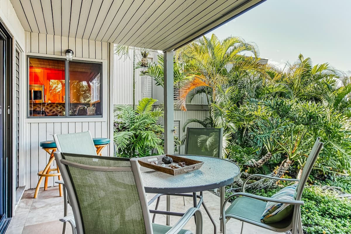 Condo in Kihei · ★4.6 · 2 bedrooms · 2 beds · 2 private baths - Photo 2