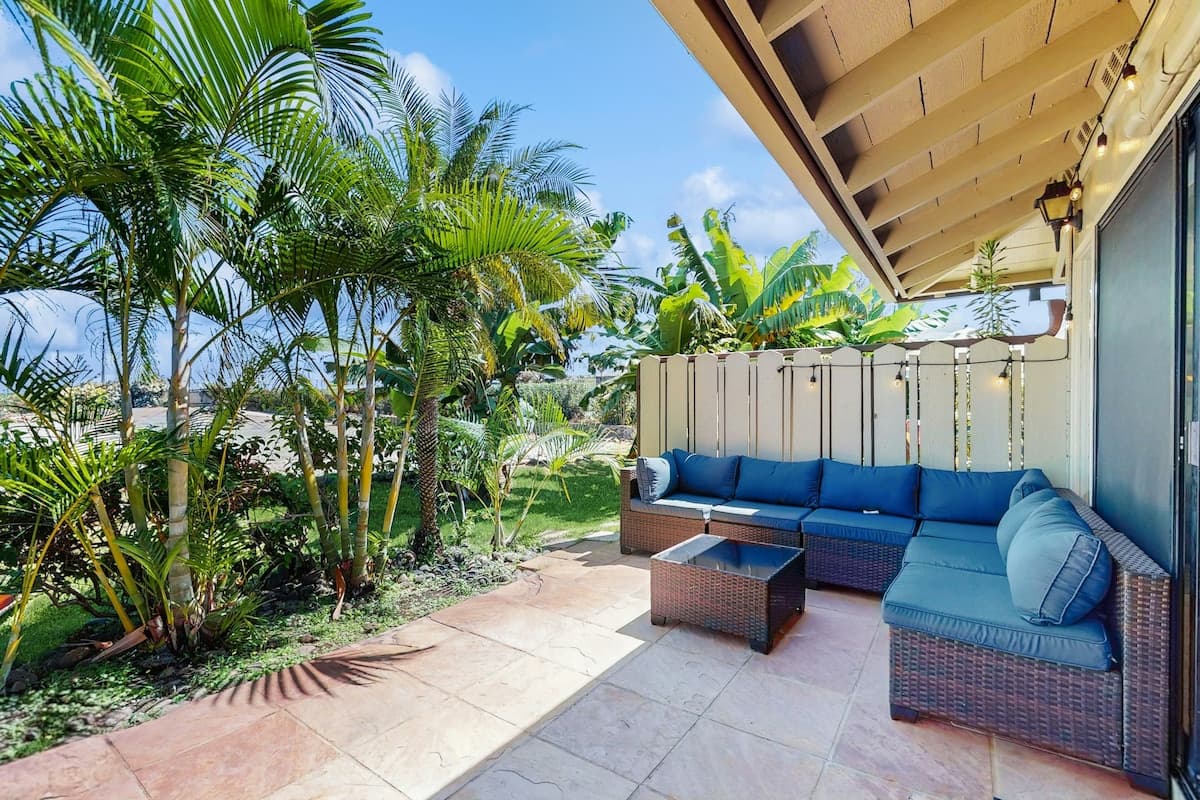 Townhouse in Lahaina · ★4.58 · 2 bedrooms · 3 beds · 3 private baths - Photo 2