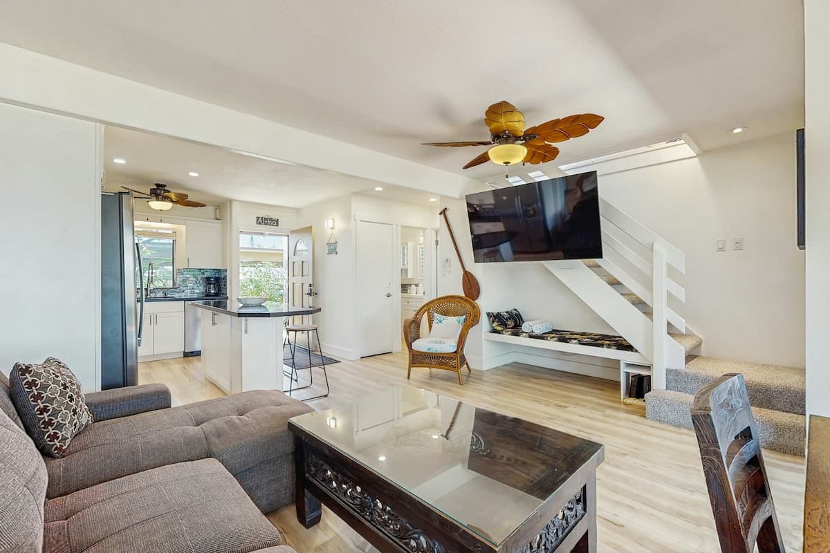 Townhouse in Lahaina · ★4.58 · 2 bedrooms · 3 beds · 3 private baths - Photo 5