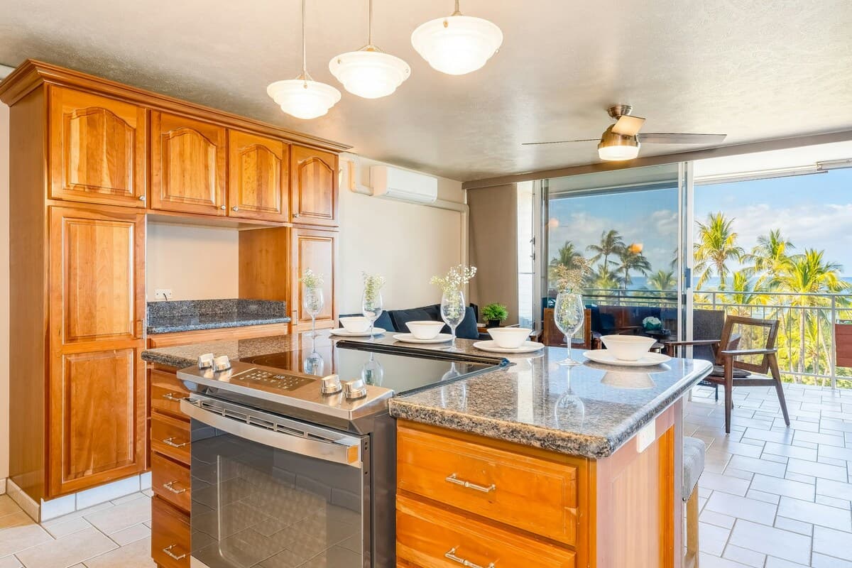 Condo in Kihei · ★4.65 · 2 bedrooms · 3 beds · 2 private baths - Photo 3