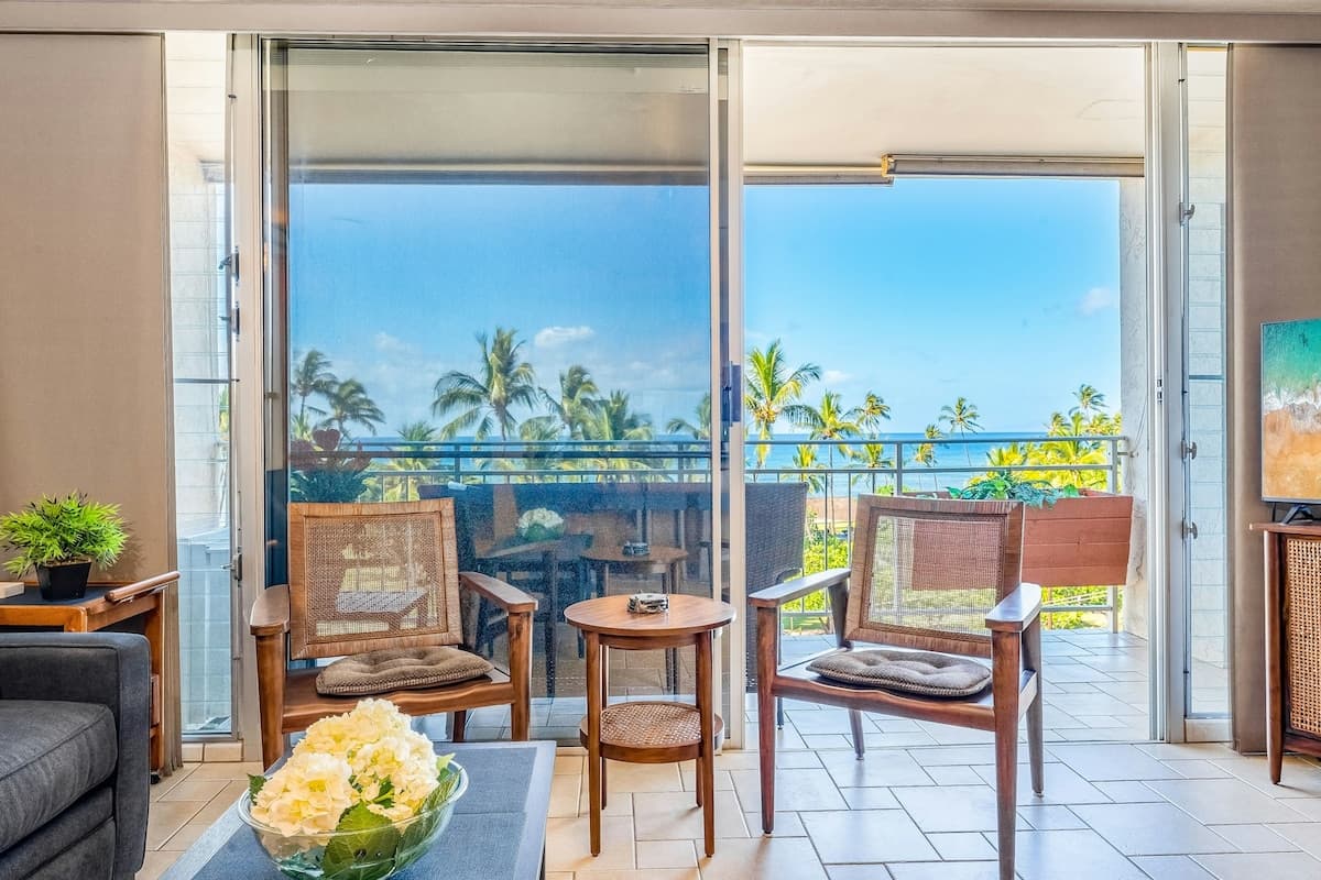 Condo in Kihei · ★4.65 · 2 bedrooms · 3 beds · 2 private baths - Photo 2