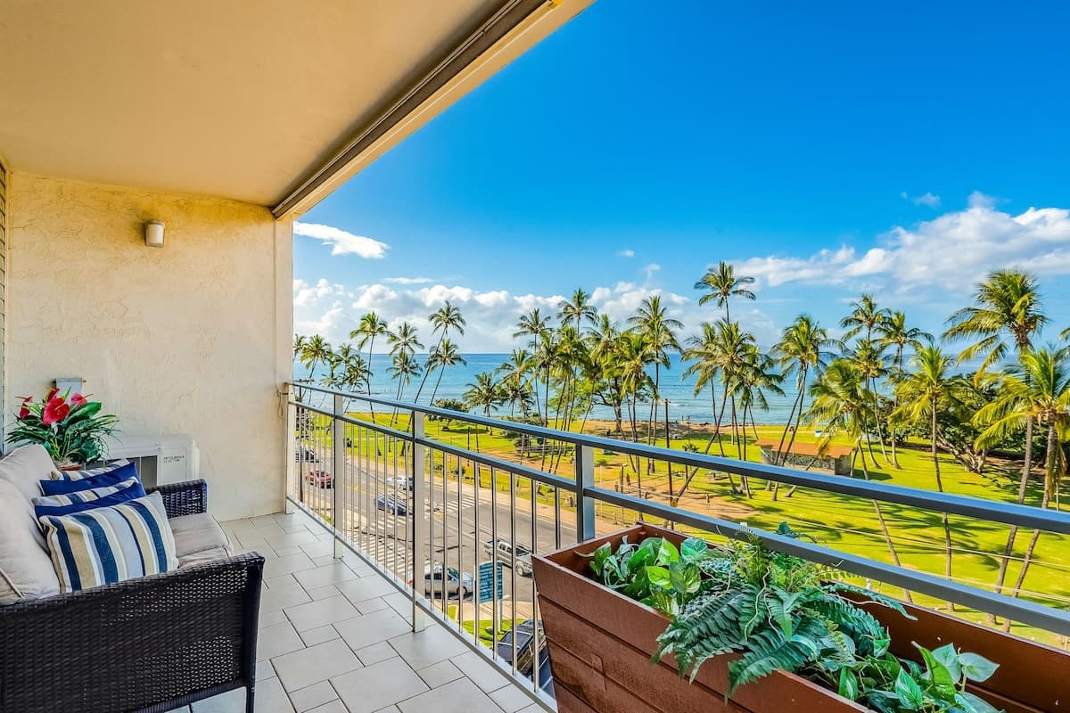 Condo in Kihei · ★4.65 · 2 bedrooms · 3 beds · 2 private baths - Photo 1