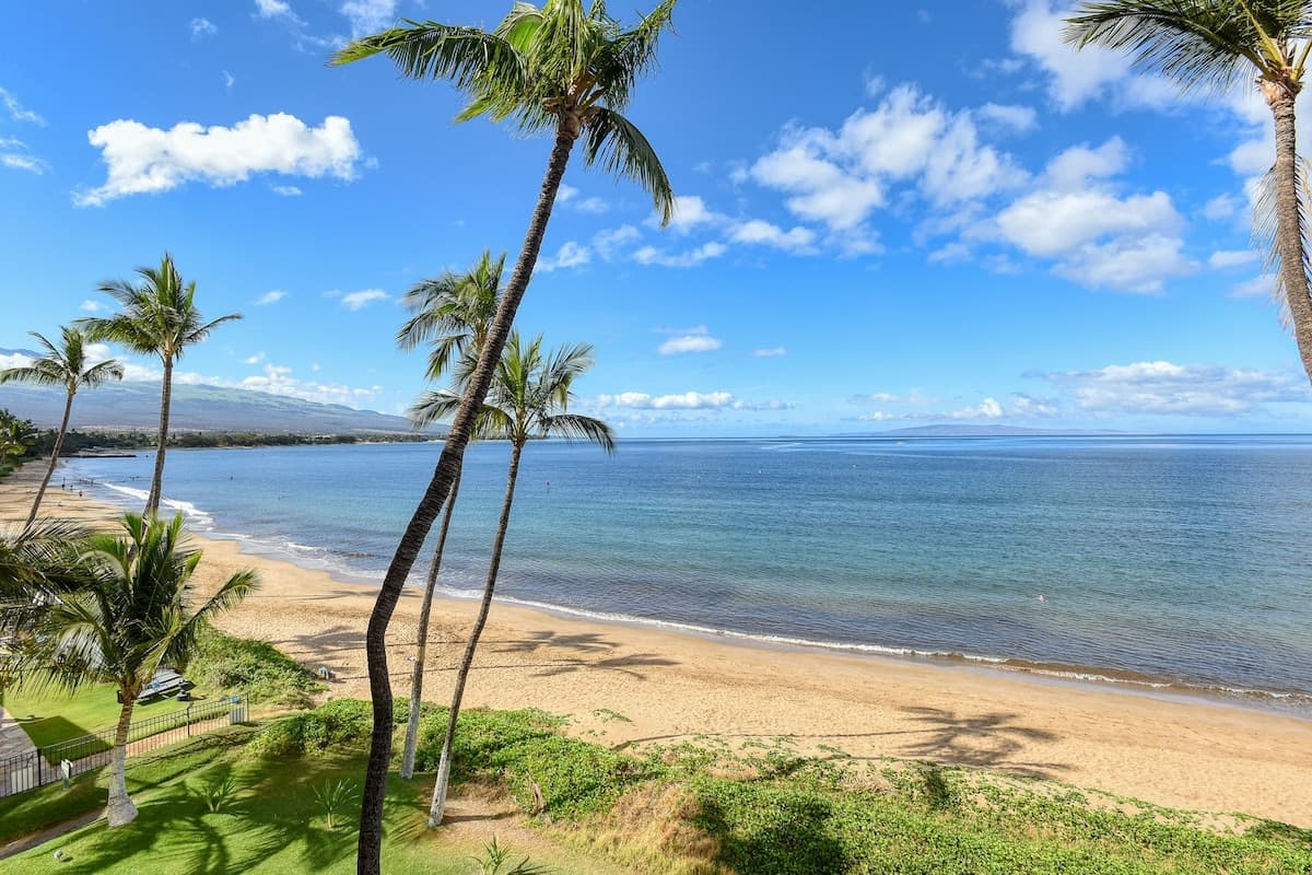 Condo in Kihei · ★4.38 · 1 bedroom · 1 bed · 1 private bath - Photo 2