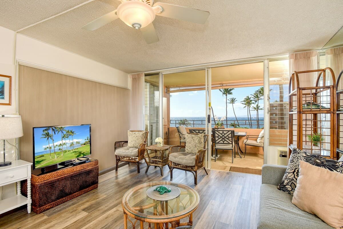 Condo in Wailuku · ★4.24 · 2 bedrooms · 2 beds · 2 private baths - Photo 5