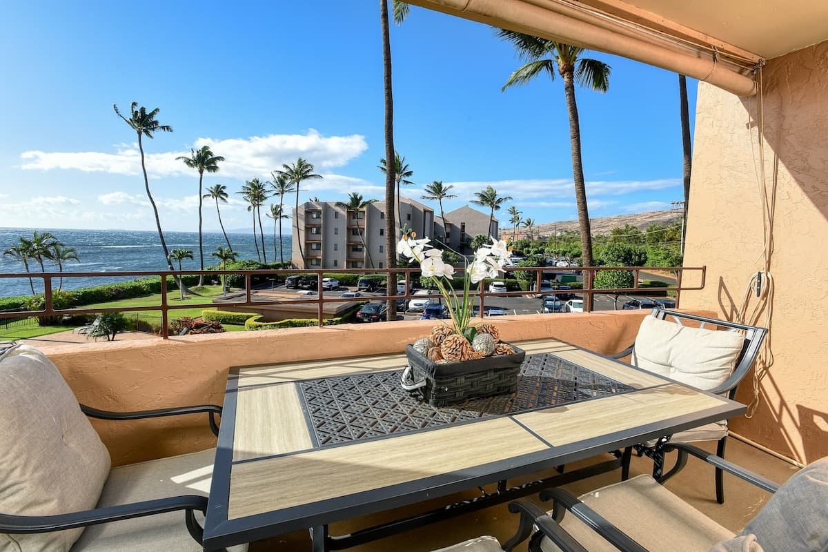 Condo in Wailuku · ★4.24 · 2 bedrooms · 2 beds · 2 private baths - Photo 1