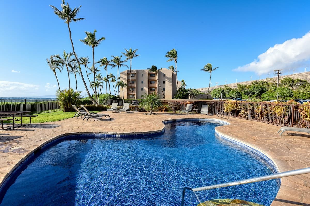 Condo in Wailuku · ★4.24 · 2 bedrooms · 2 beds · 2 private baths - Photo 3