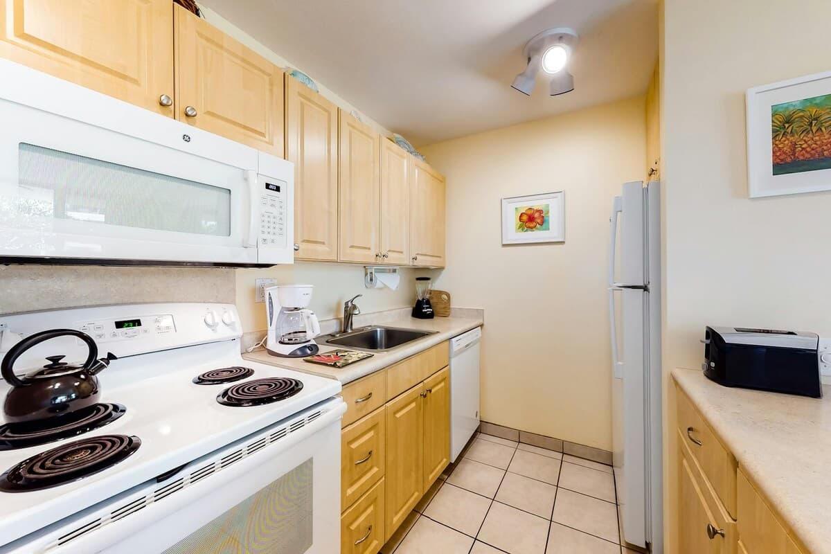 Condo in Kihei · ★4.62 · 1 bedroom · 2 beds · 1 private bath - Photo 4