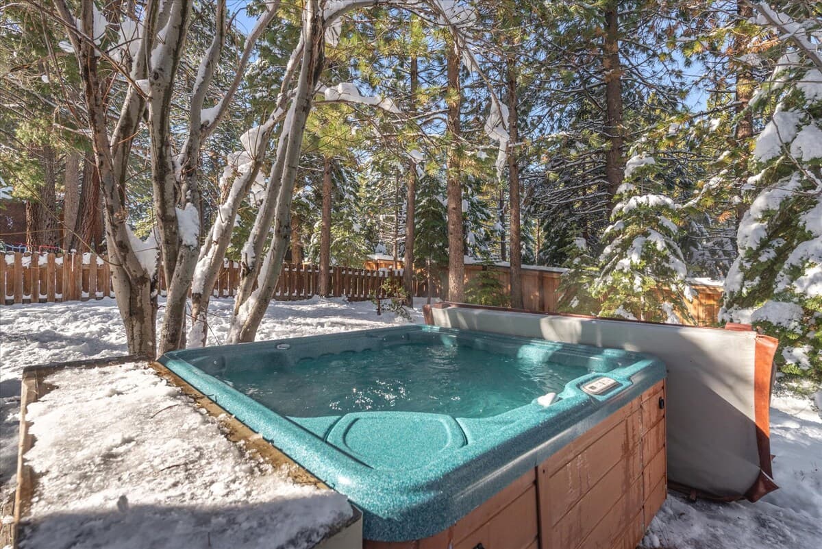 Lake Views, Pet-Friendly, Kids' Playroom, Yard - Photo 4