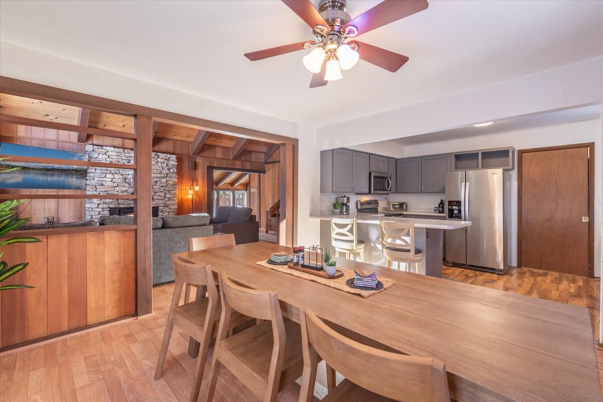 Lake Views, Pet-Friendly, Kids' Playroom, Yard - Photo 2