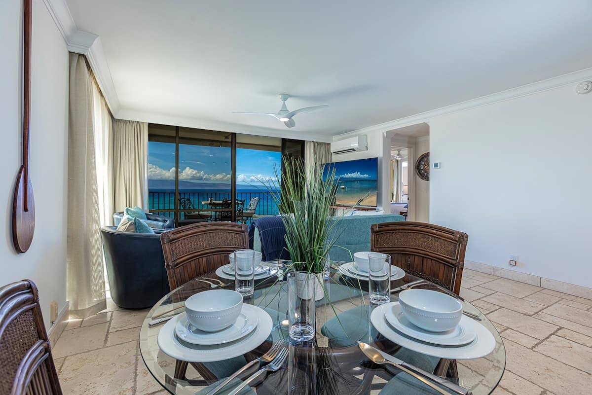 Condo in Lahaina · ★4.88 · 1 bedroom · 2 beds · 1 bath - Photo 3