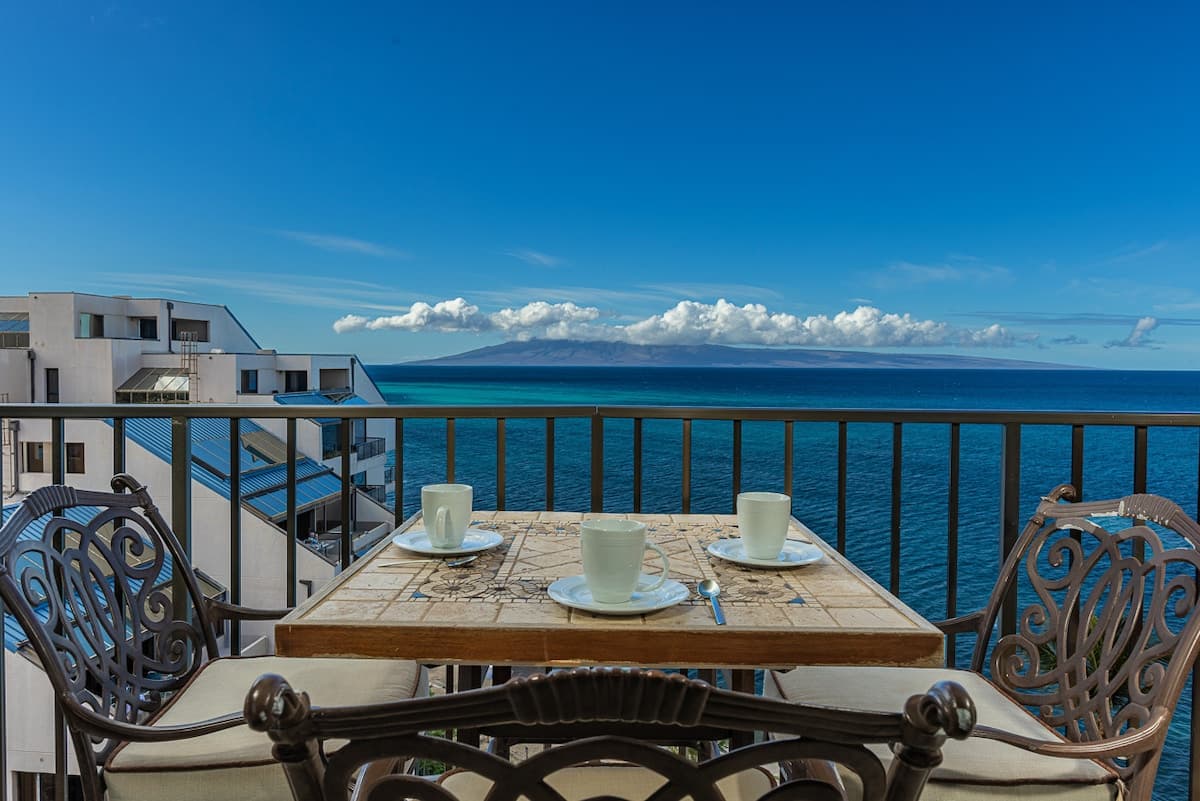 Condo in Lahaina · ★4.88 · 1 bedroom · 2 beds · 1 bath - Photo 5