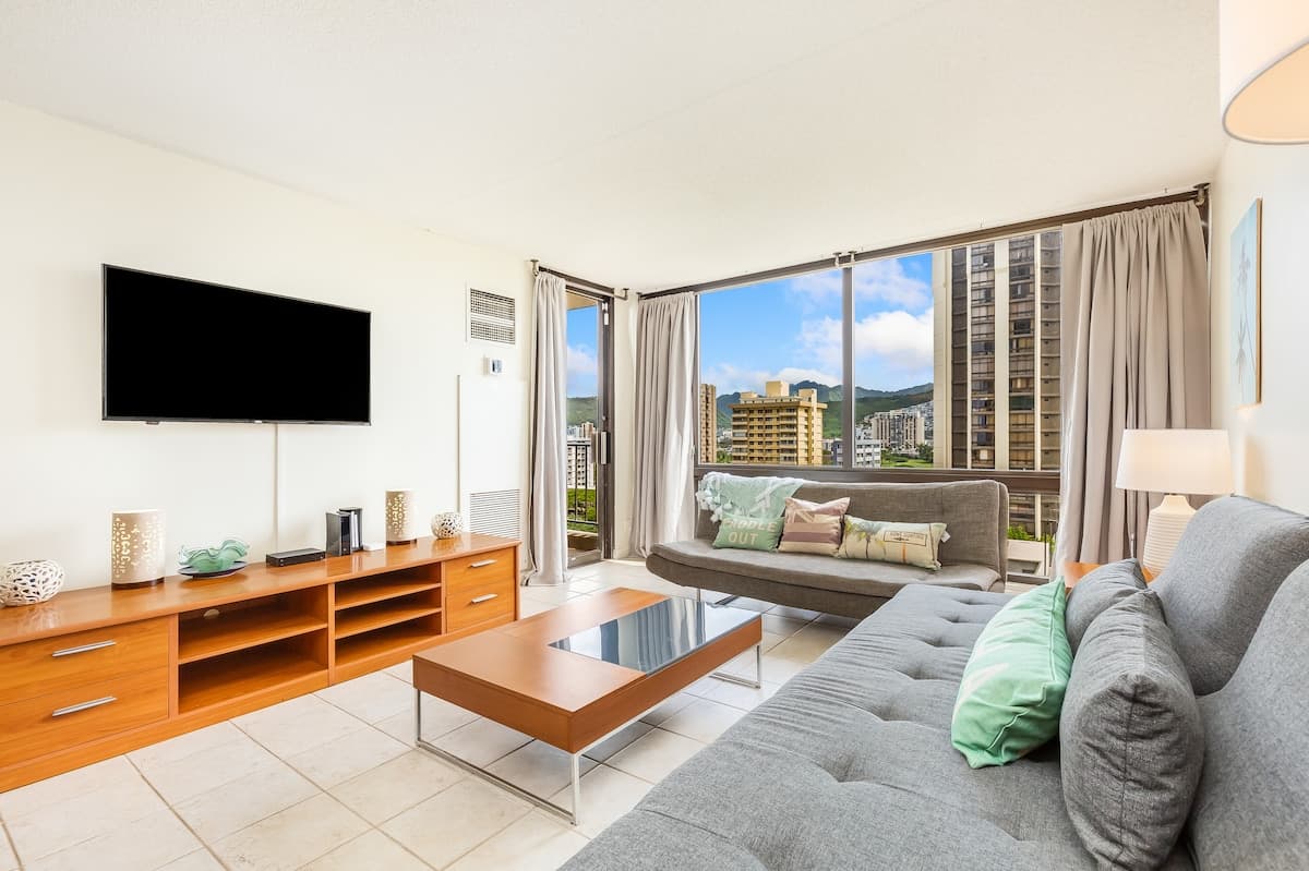 City-MT Views Condo at Waikiki Sunset by the Beach - Photo 1