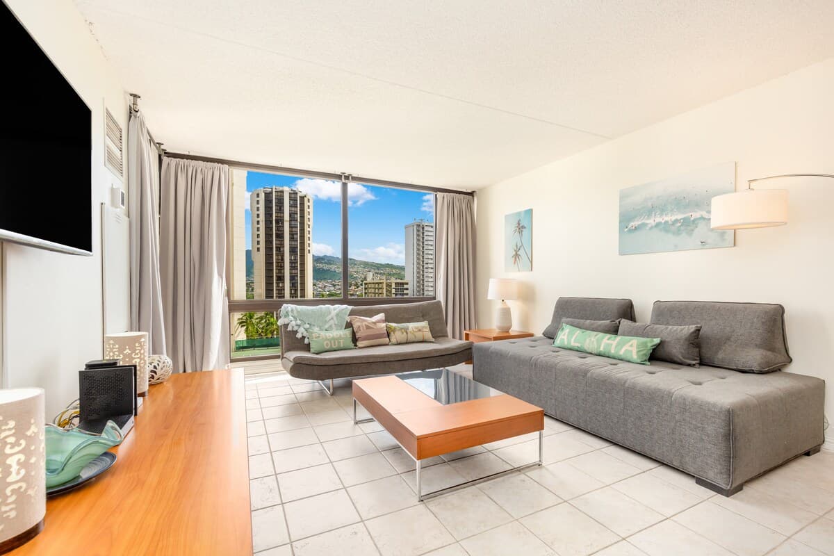City-MT Views Condo at Waikiki Sunset by the Beach - Photo 3
