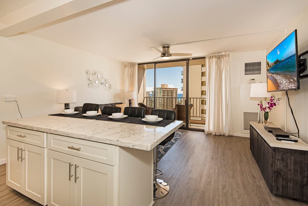 Ocean & Diamond Head Views Condo at Waikiki Sunset - Photo 3