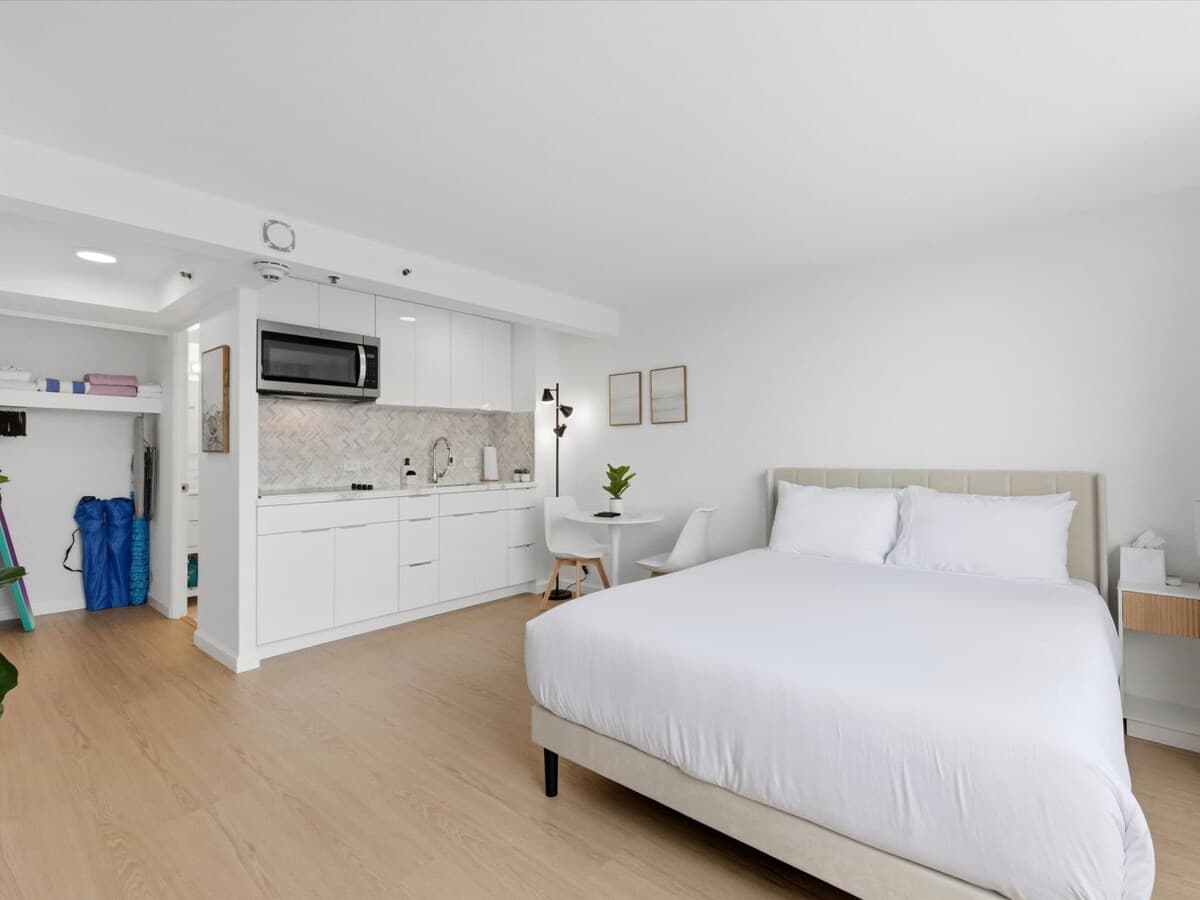Condo in Honolulu · ★4.94 · 1 bedroom · 1 bed · 1 private bath - Photo 5