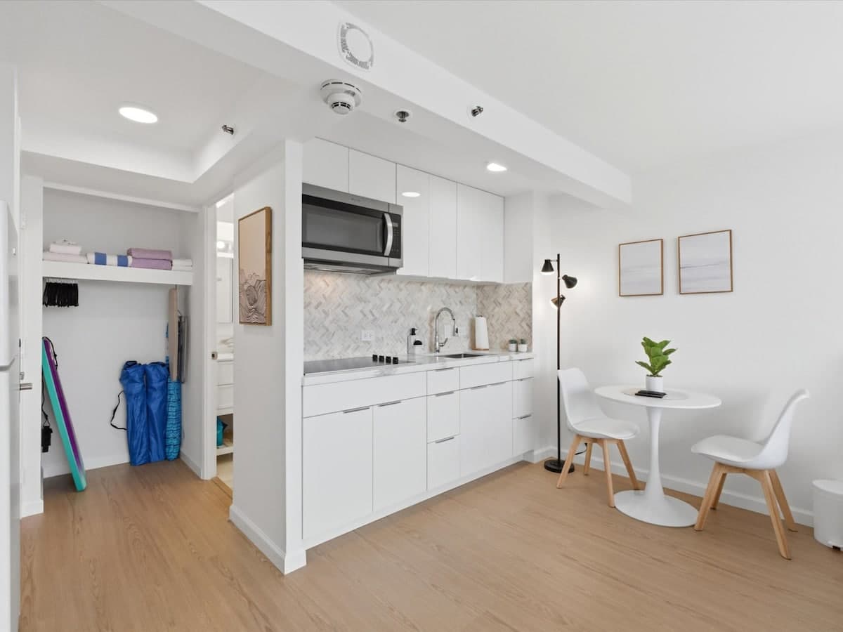 Condo in Honolulu · ★4.94 · 1 bedroom · 1 bed · 1 private bath - Photo 4