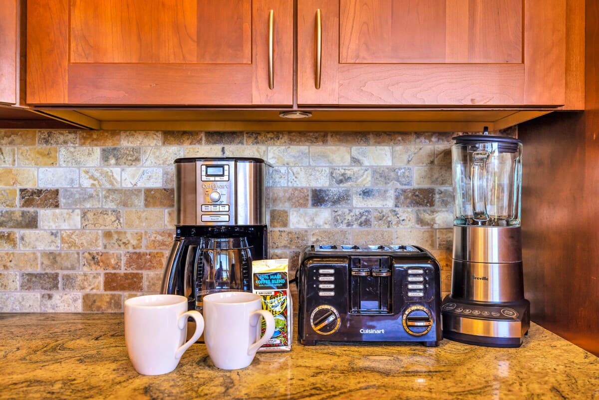 Condo in Lahaina · ★5.0 · 1 bedroom · 2 beds · 1 bath - Photo 5