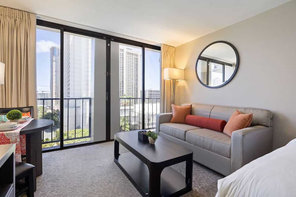 Waikiki Ocean Breeze: A Peaceful Island Getaway - Photo 4