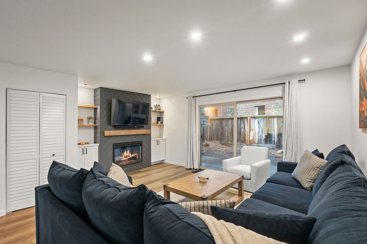 Home in Incline Village · ★5.0 · 3 bedrooms · 6 beds · 2.5 private baths - Photo 3