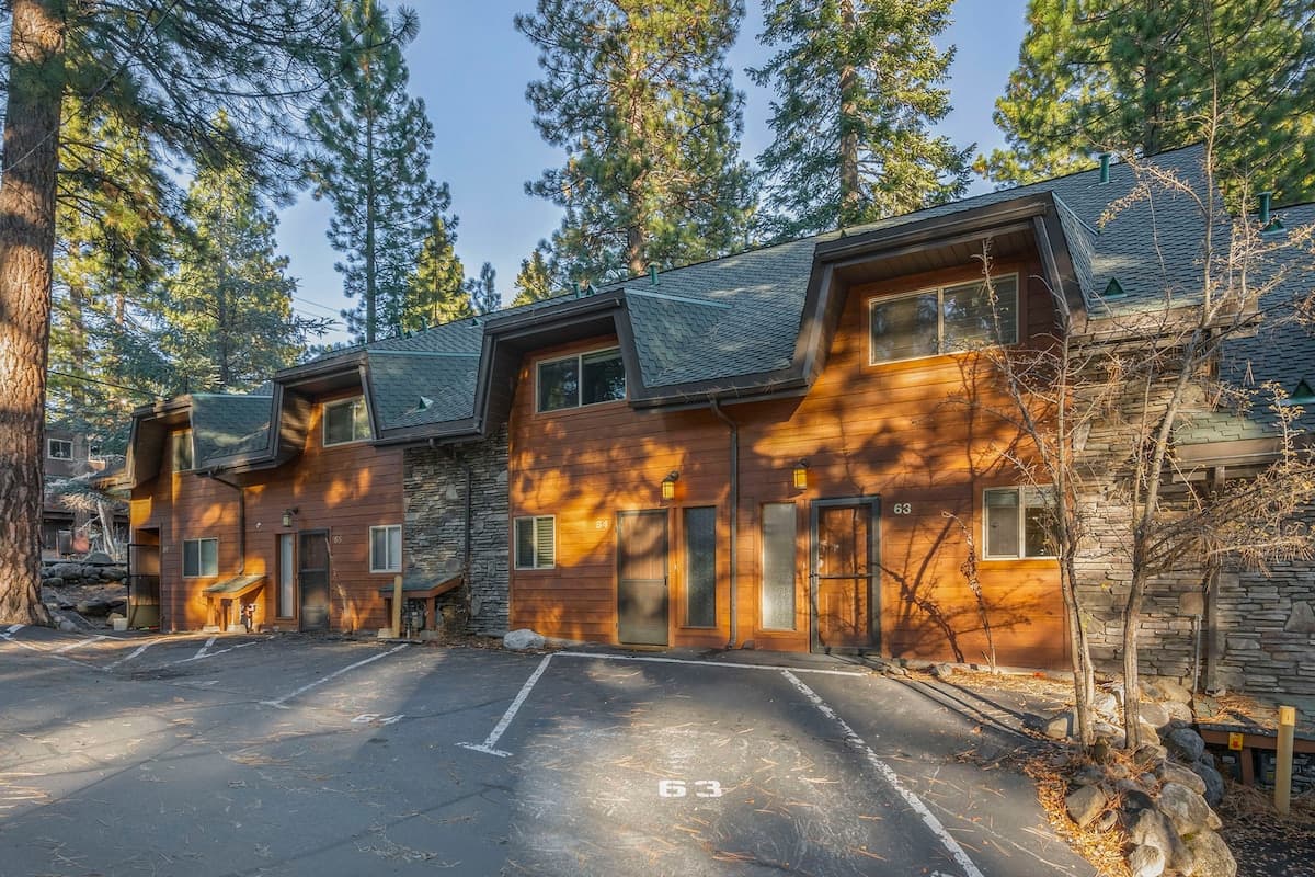 Home in Incline Village · ★5.0 · 3 bedrooms · 6 beds · 2.5 private baths - Photo 4