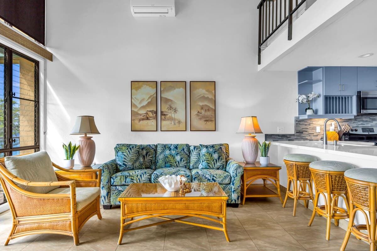 Condo in Lahaina · ★4.0 · 2 bedrooms · 4 beds · 2 baths - Photo 4