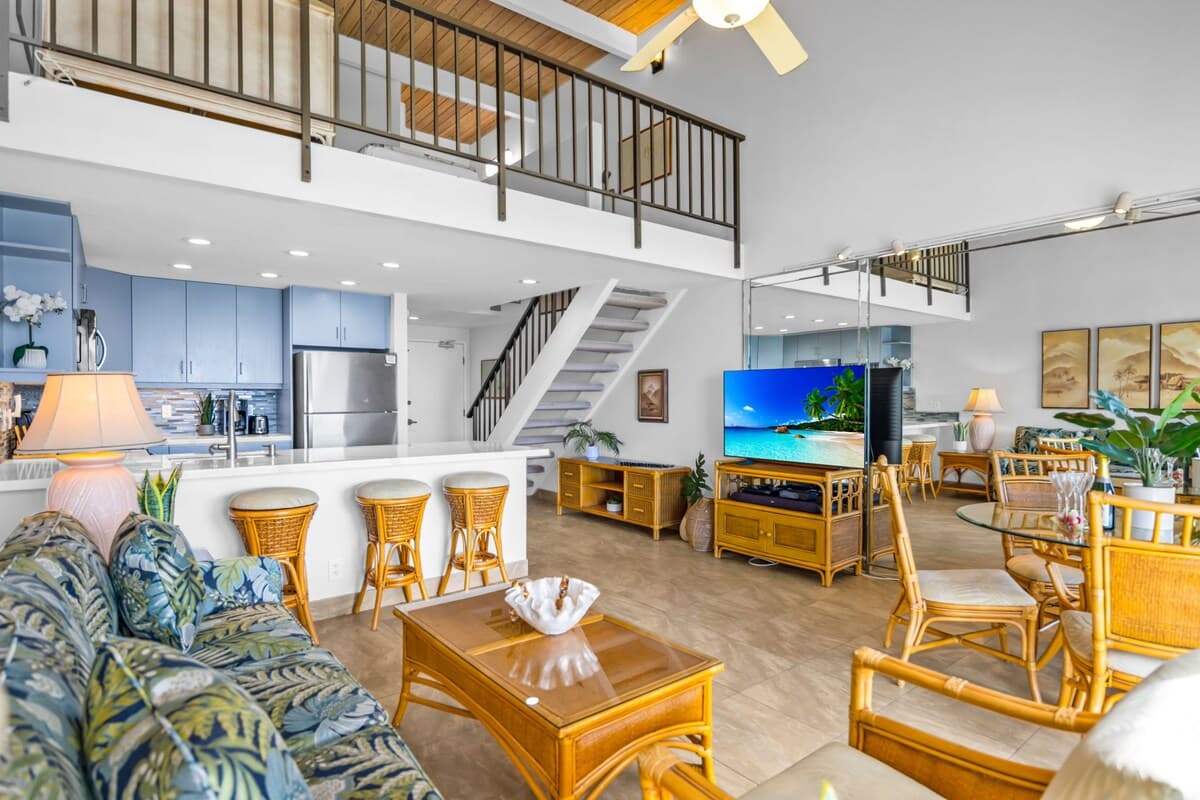 Condo in Lahaina · ★4.0 · 2 bedrooms · 4 beds · 2 baths - Photo 5