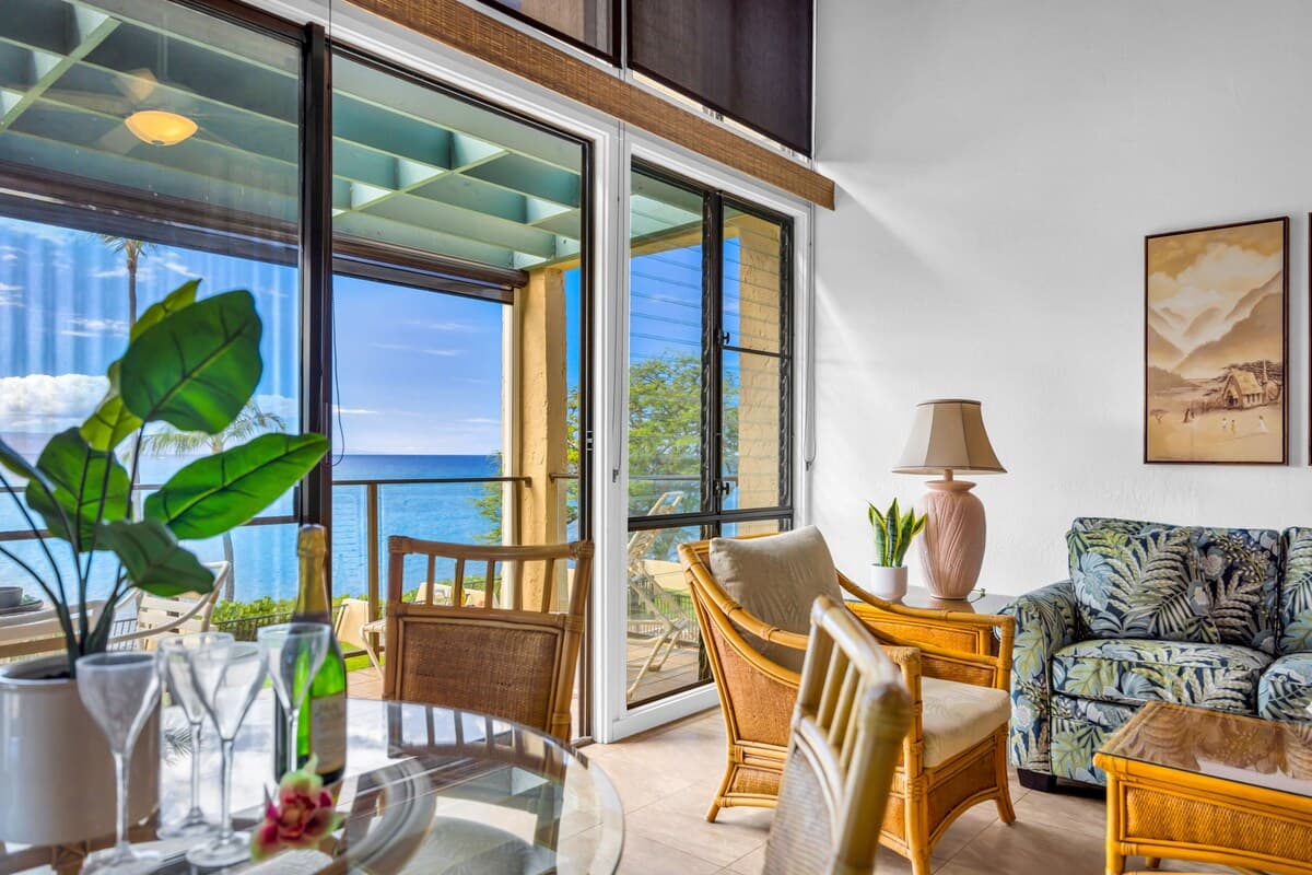 Condo in Lahaina · ★4.0 · 2 bedrooms · 4 beds · 2 baths - Photo 3