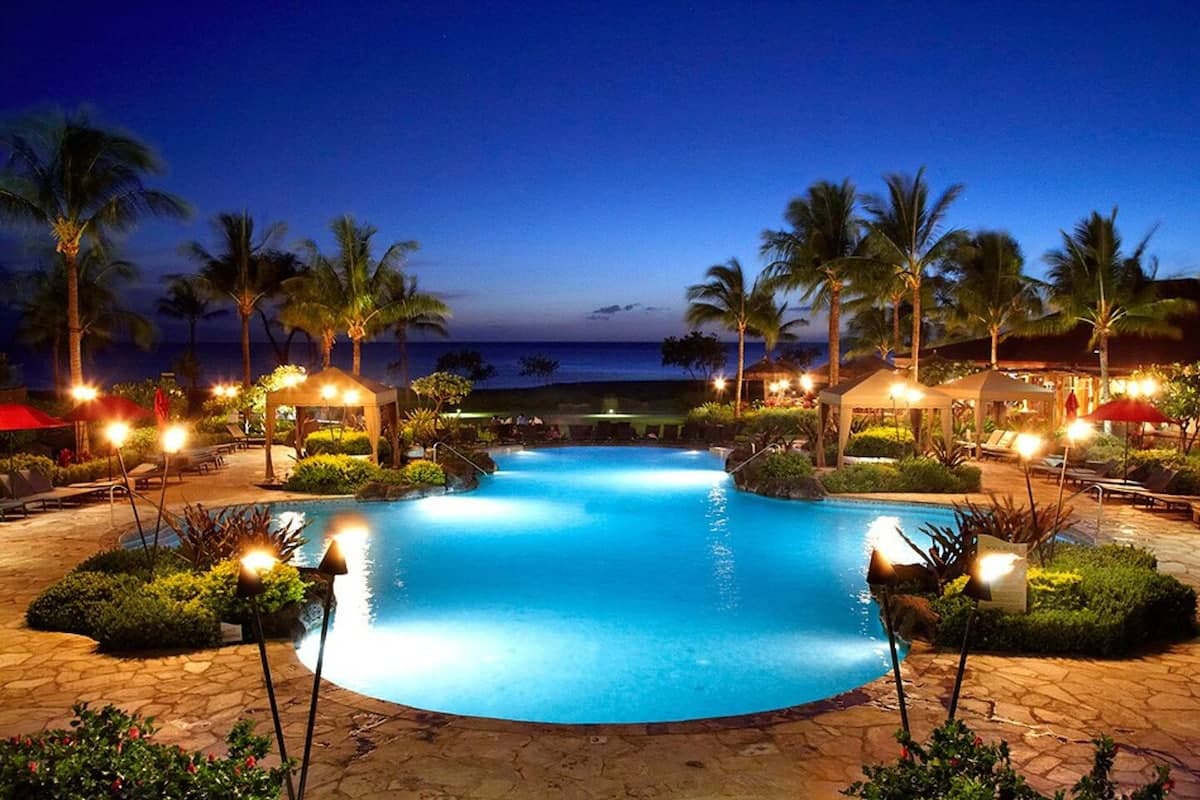 Condo in Lahaina · ★4.94 · 2 bedrooms · 2 beds · 1 bath - Photo 1