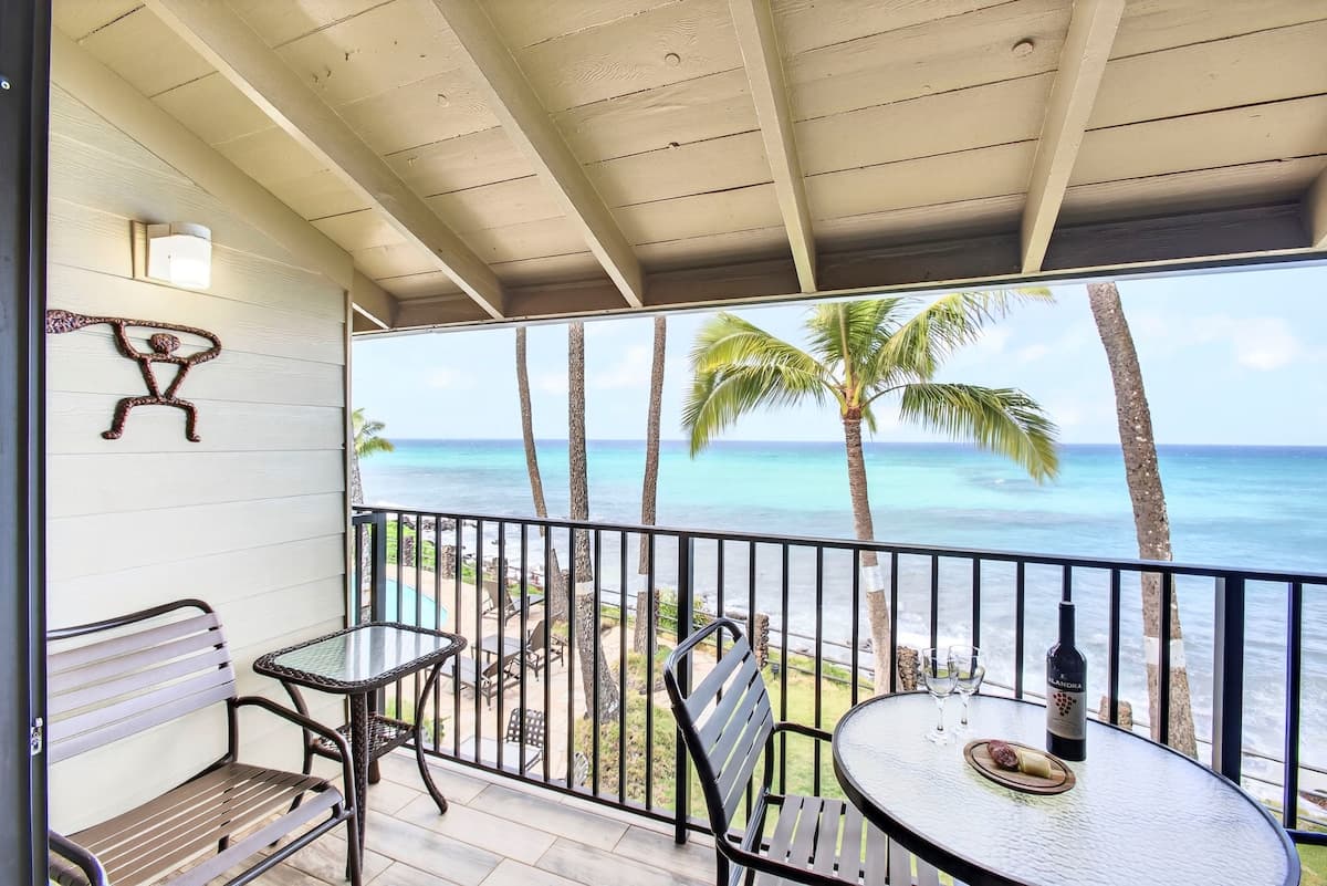 Condo in Lahaina · ★5.0 · Studio · 2 beds · 1 bath - Photo 1