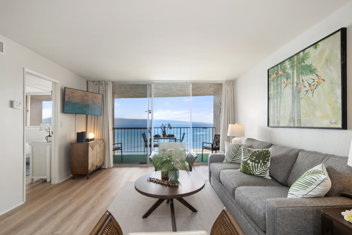 Condo in Lahaina · ★4.0 · 1 bedroom · 2 beds · 1 bath - Photo 2