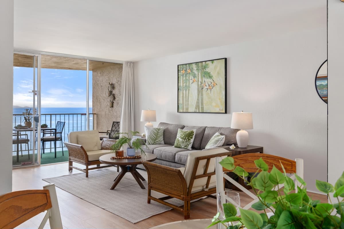Condo in Lahaina · ★4.0 · 1 bedroom · 2 beds · 1 bath - Photo 4
