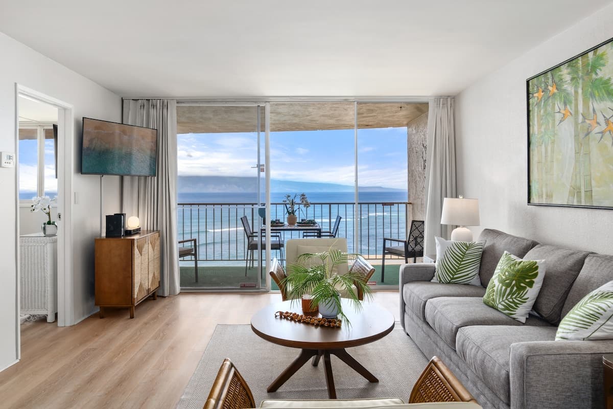 Condo in Lahaina · ★4.0 · 1 bedroom · 2 beds · 1 bath - Photo 3