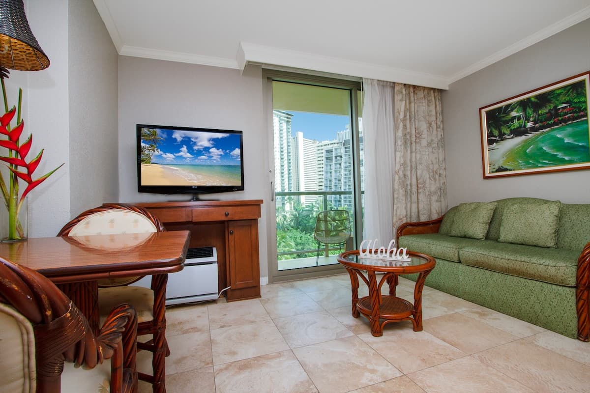 Cozy Waikiki Studio, Pool, Gym & BBQ - Photo 5