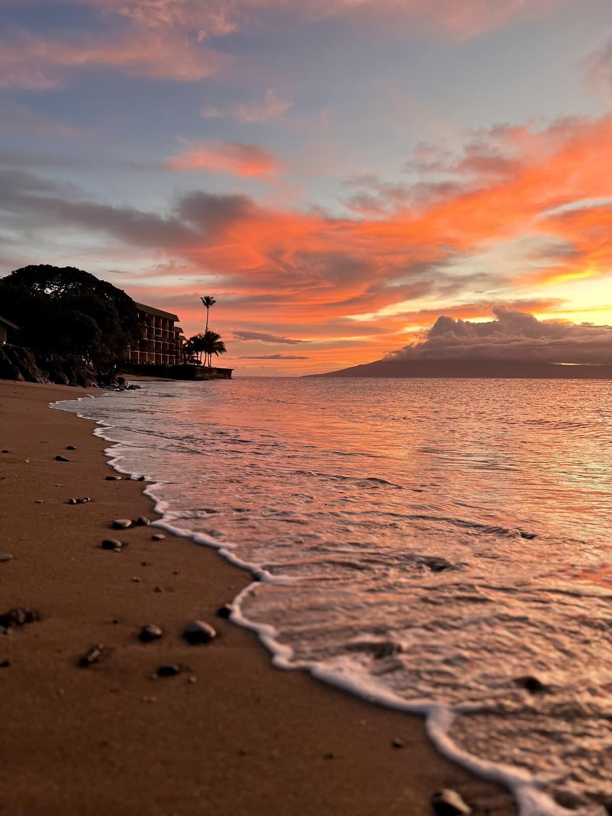 Condo in Lahaina · ★4.75 · 3 bedrooms · 7 beds · 2 baths - Photo 3