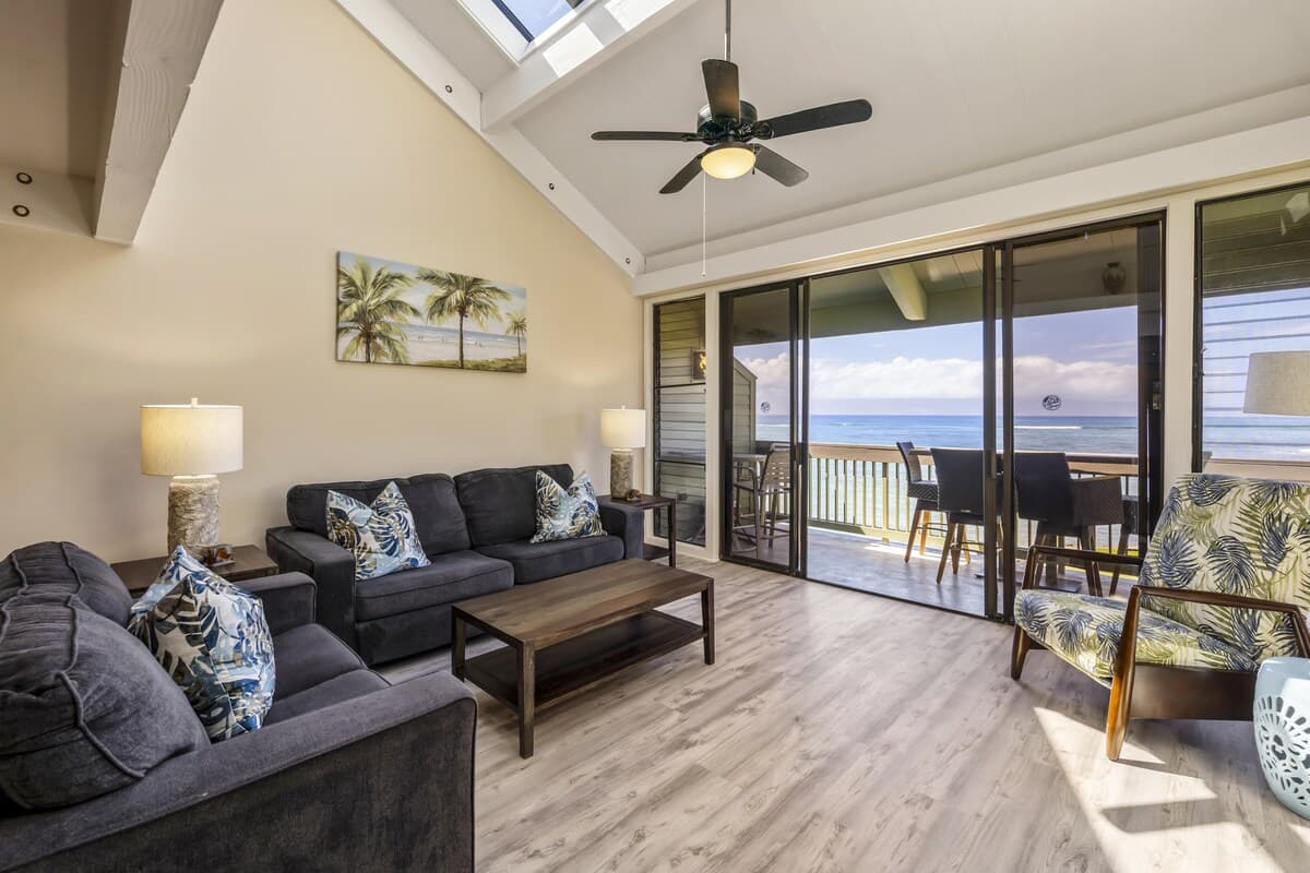 Condo in Lahaina · ★4.75 · 3 bedrooms · 7 beds · 2 baths - Photo 2