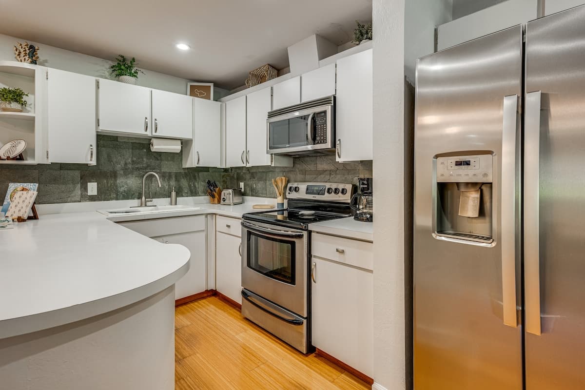 Townhouse in Lahaina · ★5.0 · 2 bedrooms · 4 beds · 2.5 private baths - Photo 5
