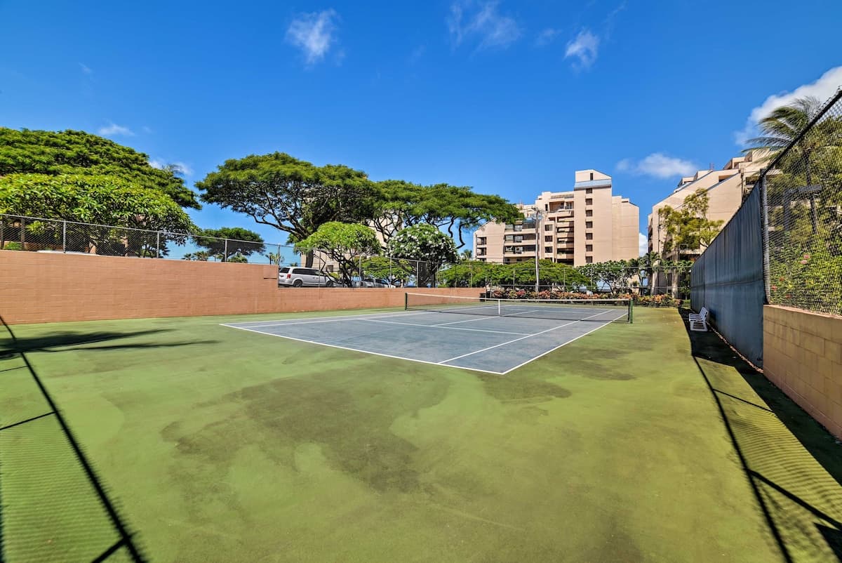 Townhouse in Lahaina · ★5.0 · 2 bedrooms · 4 beds · 2.5 private baths - Photo 4