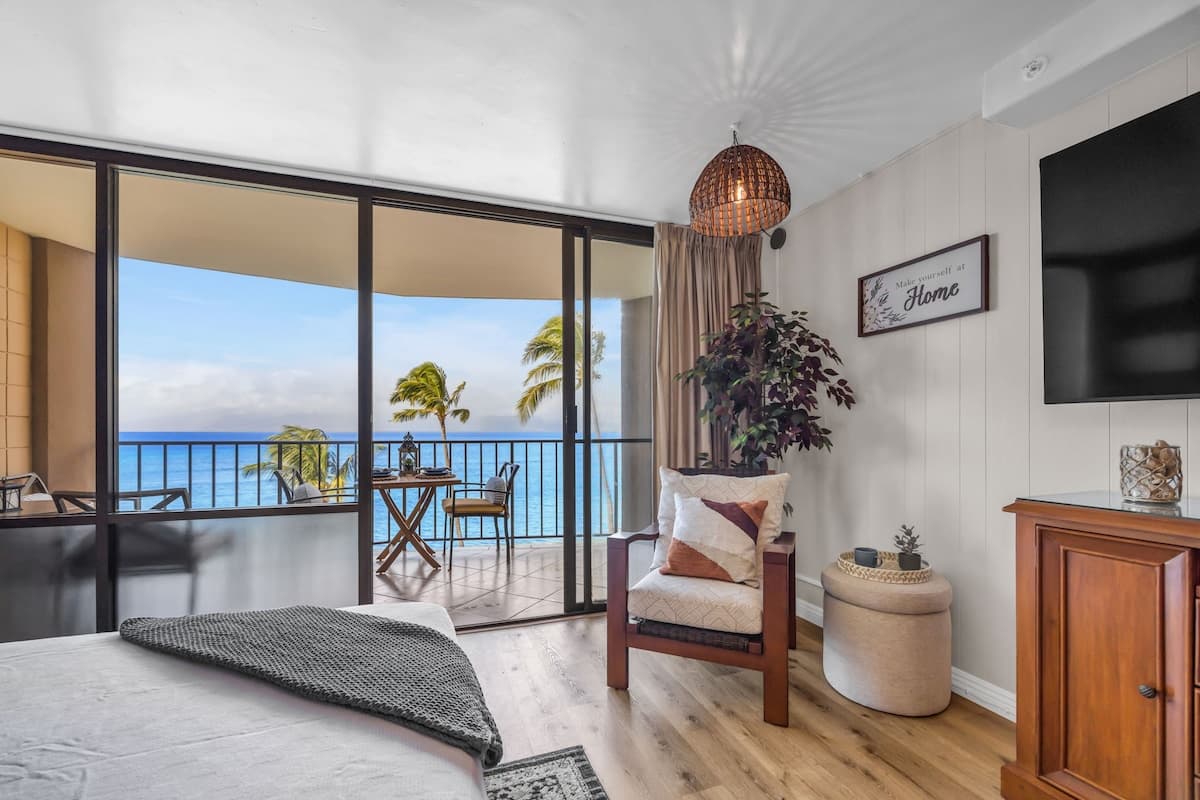 Condo in Lahaina · ★4.8 · Studio · 1 bed · 1 private bath - Photo 4