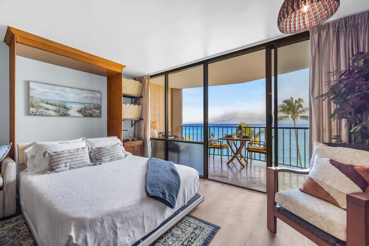 Condo in Lahaina · ★4.8 · Studio · 1 bed · 1 private bath - Photo 1