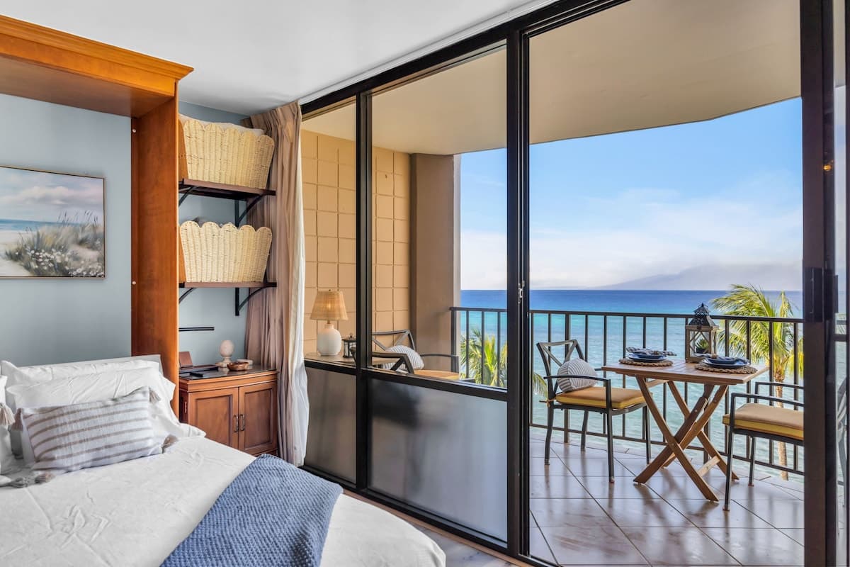 Condo in Lahaina · ★4.8 · Studio · 1 bed · 1 private bath - Photo 2