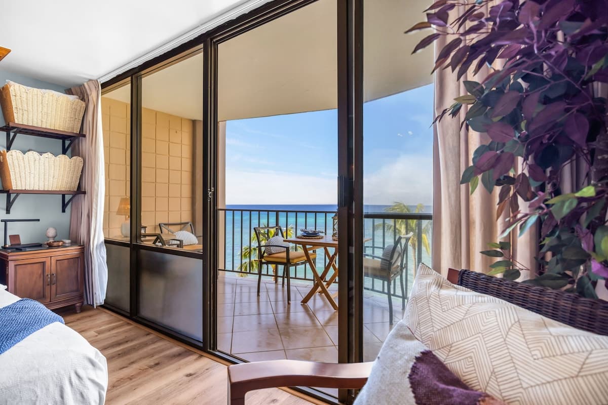 Condo in Lahaina · ★4.8 · Studio · 1 bed · 1 private bath - Photo 3