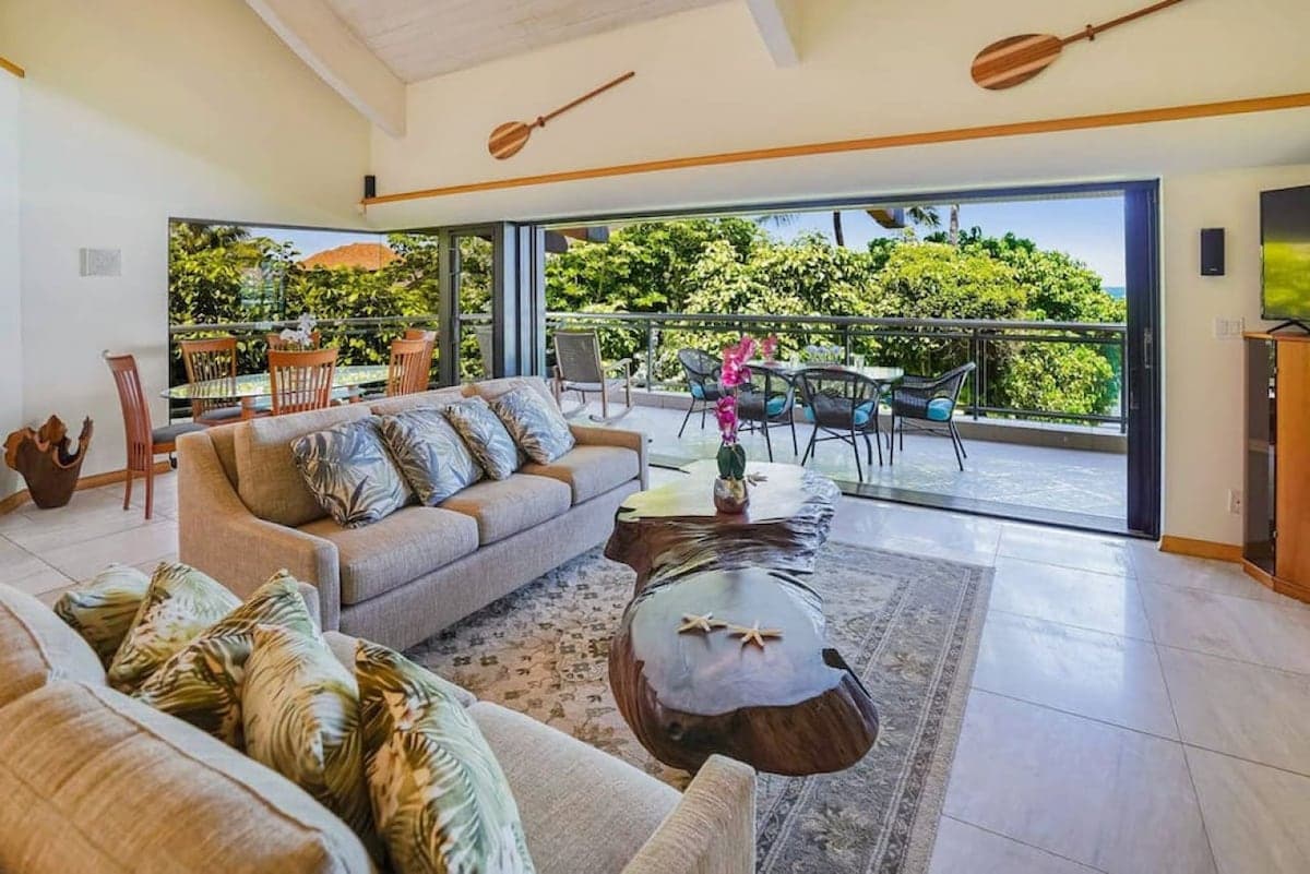 Luxury 2-Story Oceanfront Condo w/ Views & Pool - Photo 5