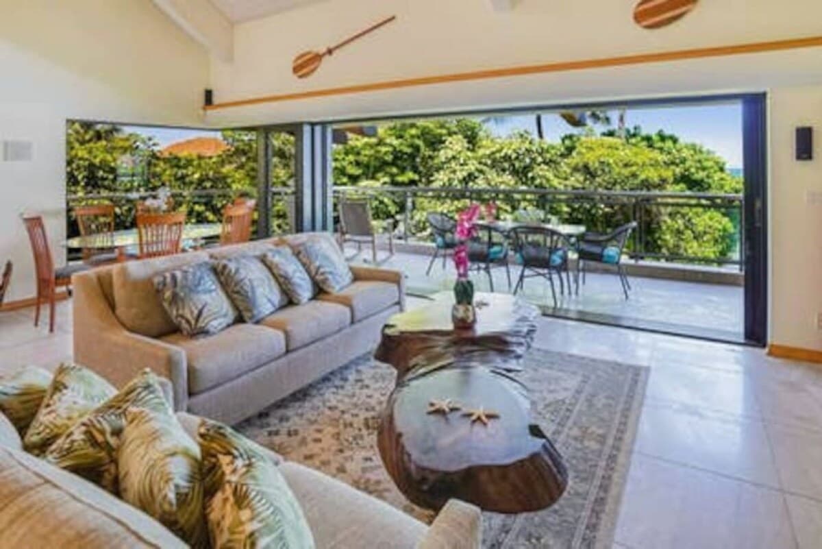 Luxury 2-Story Oceanfront Condo w/ Views & Pool - Photo 2