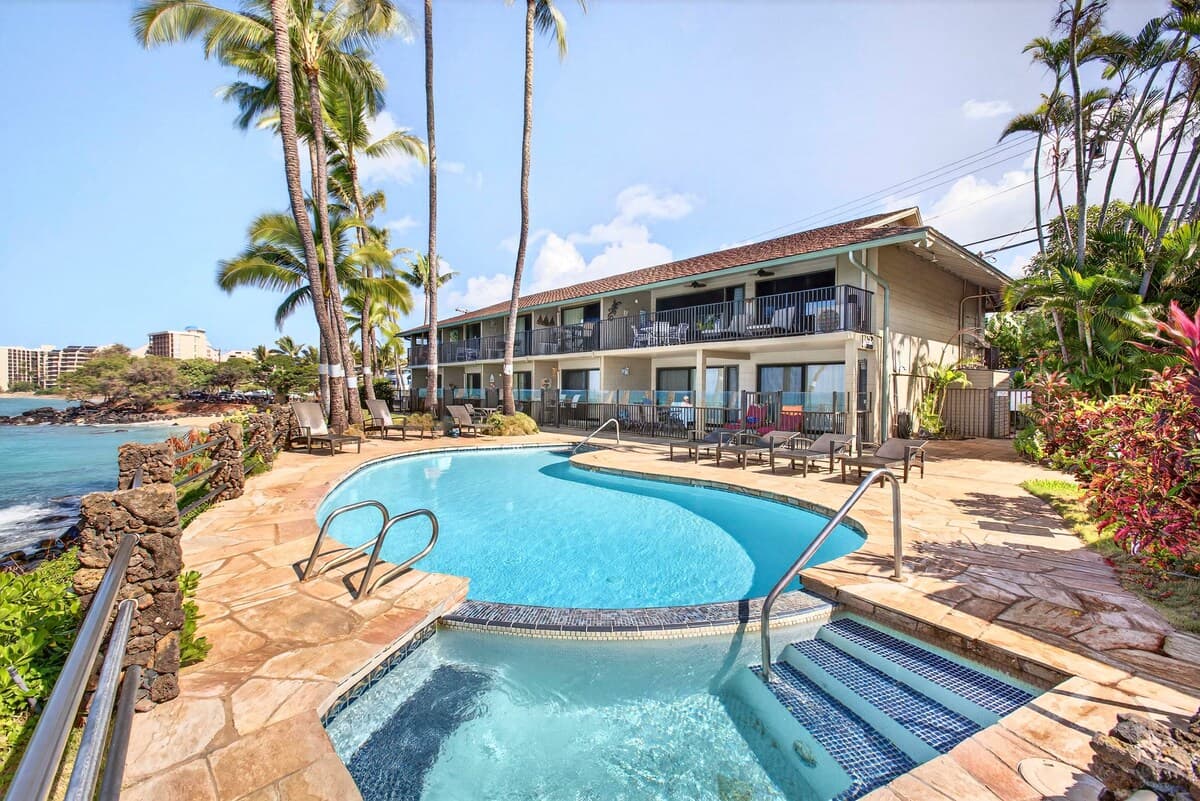 Coastal Elegance: A Fresh Oceanfront Gem - Photo 4