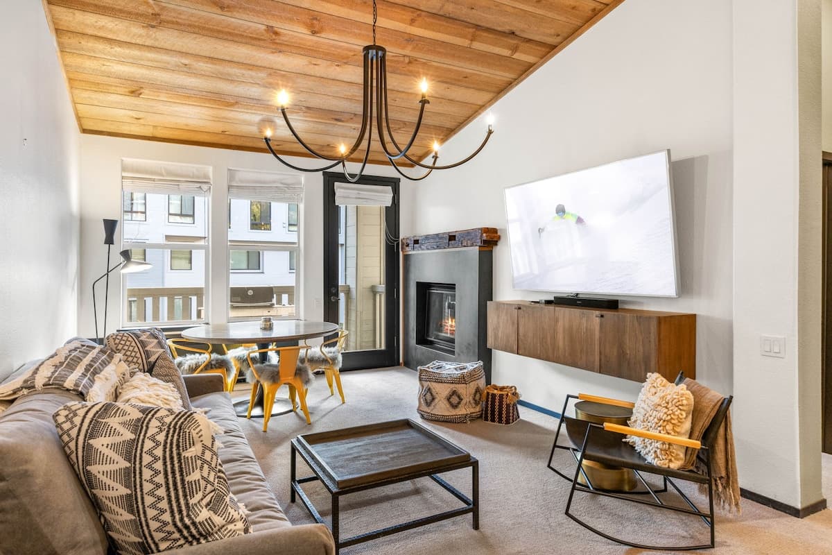Ski-in/Ski-out Palisades Condo with Pool - Photo 3