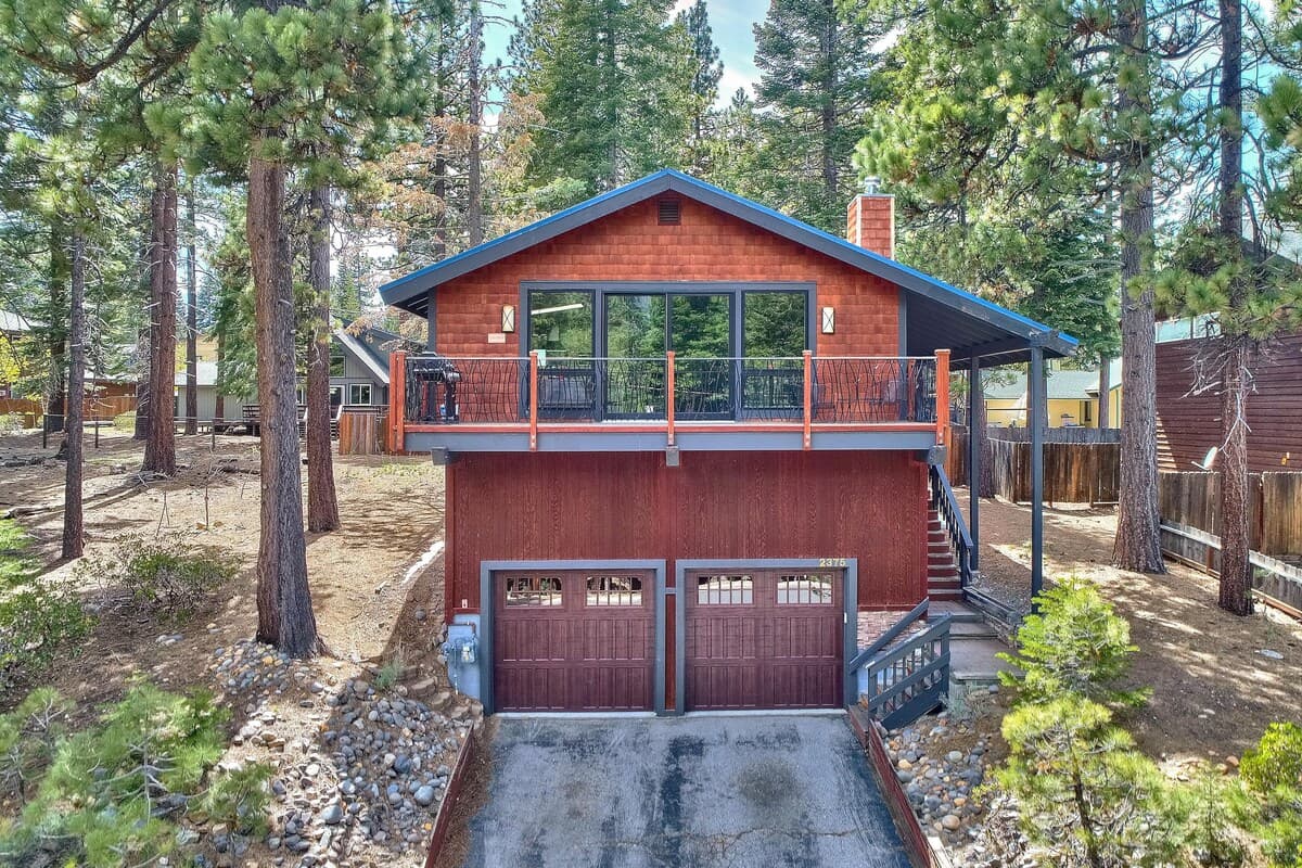 Renovated 4BR w/ Gas Fireplace, Near Heavenly - Photo 1