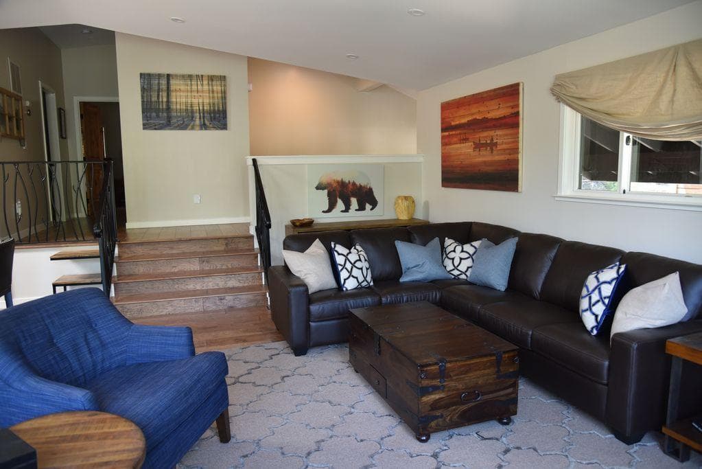 Renovated 4BR w/ Gas Fireplace, Near Heavenly - Photo 3