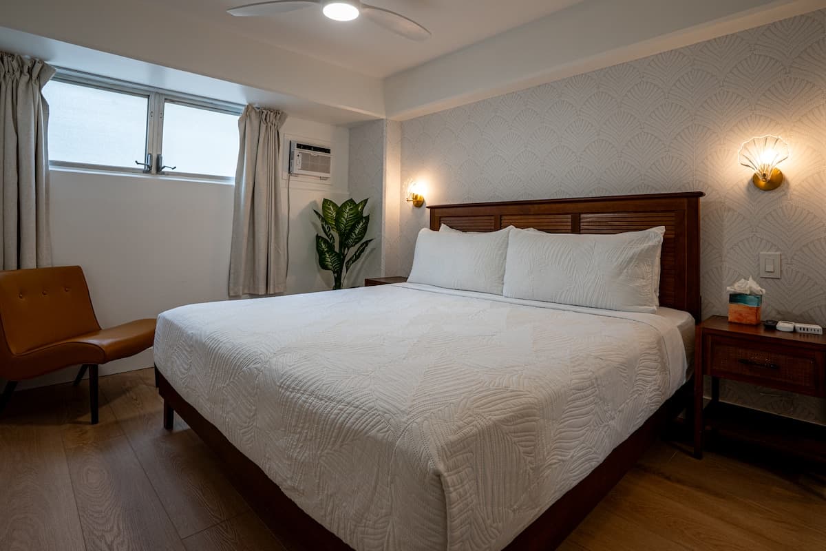 Condo in Honolulu · ★5.0 · 2 bedrooms · 3 beds · 2 private baths - Photo 1