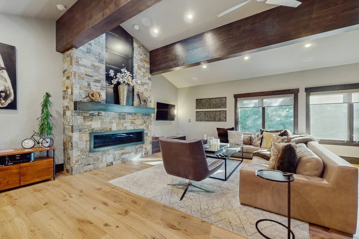 Condo in Incline Village · ★3.75 · 3 bedrooms · 6 beds · 3.5 private baths - Photo 1