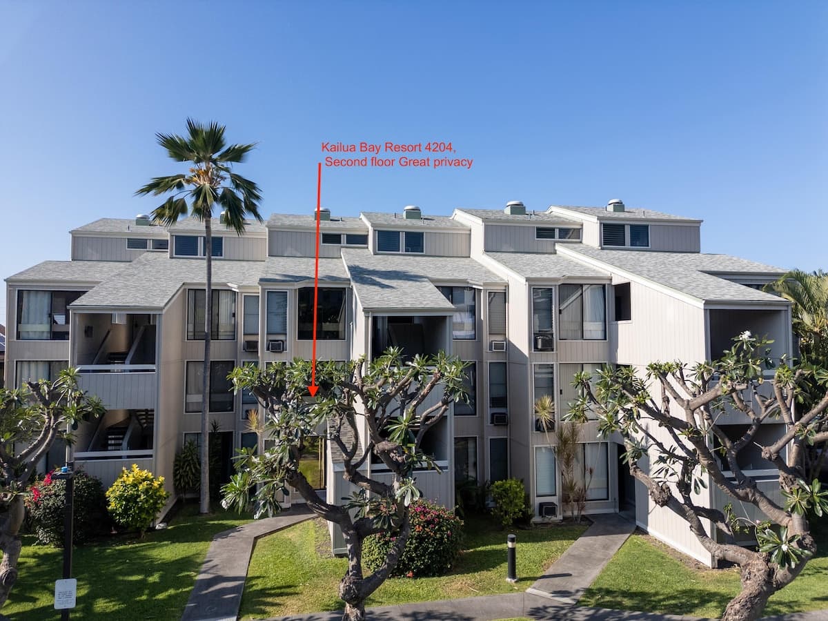 Condo in Kailua-Kona · ★5.0 · 1 bedroom · 2 beds · 1 private bath - Photo 4
